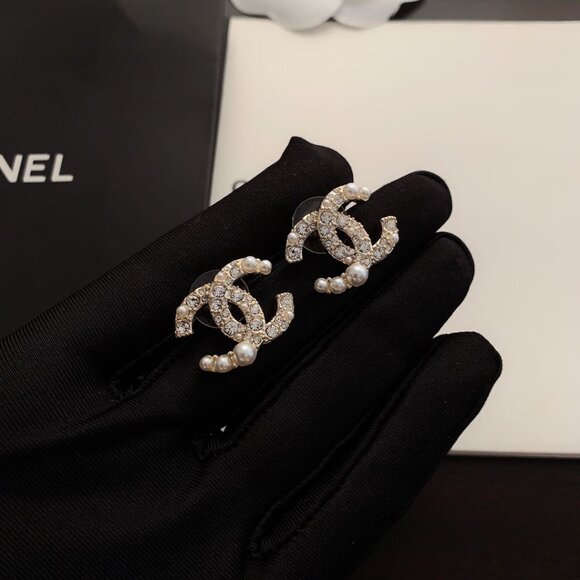 Authentic Chanel silver CC earrings - Picture 1 of 6